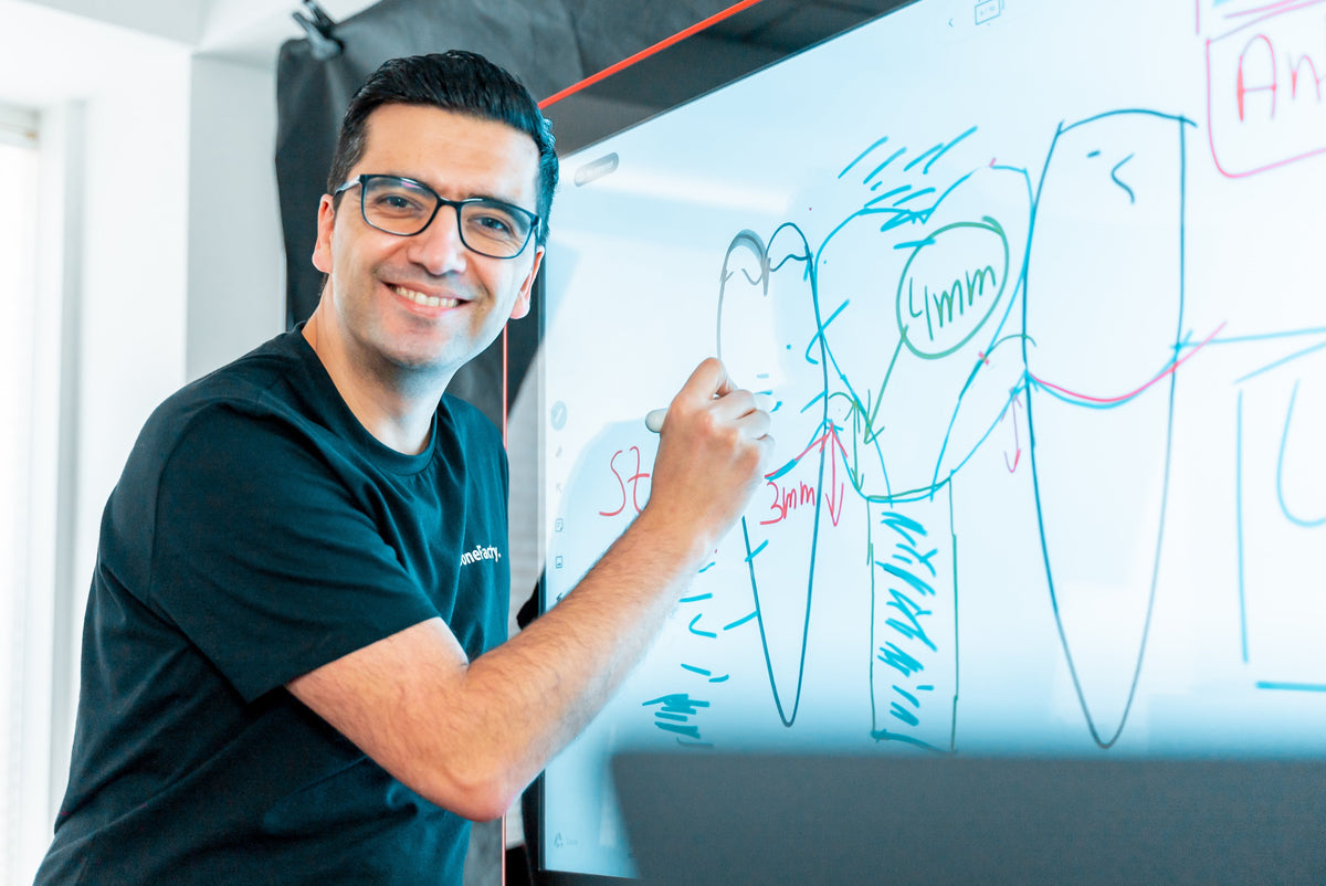 Şerif Küçük explaining a treatment plan on a whiteboard