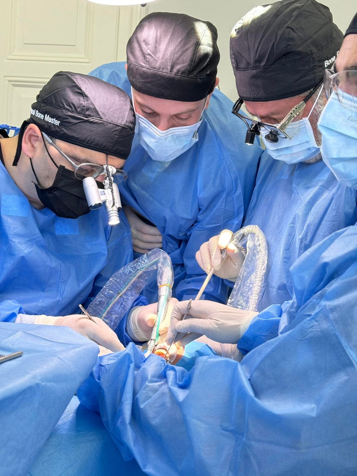 Live surgery with course participants in the operating room