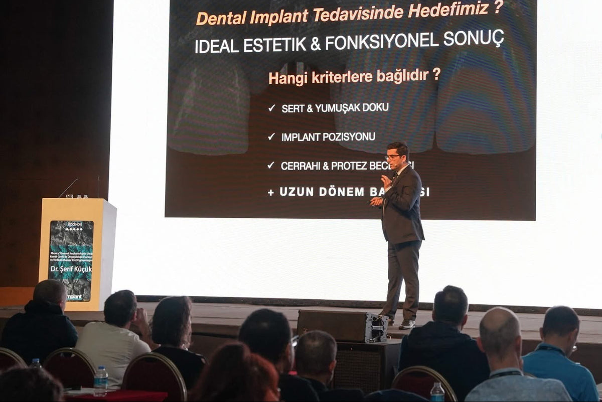 Şerif Küçük lecturing on stage